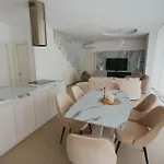 Aparthotel Miku Coast Palasë