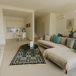 Miku Coast Apart Otel Palasë