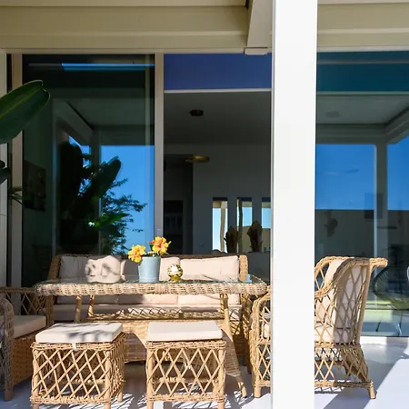 Miku Coast 4* Palasë