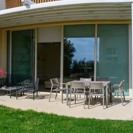 Miku Coast Apartahotel Palasë