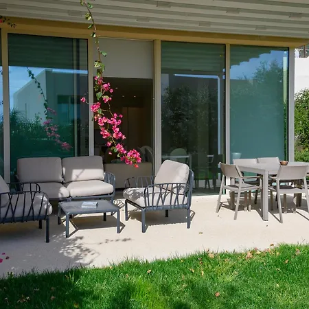 Miku Coast 4* Palasë