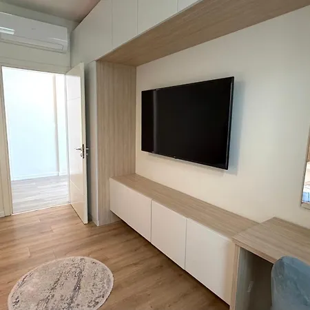 Miku Coast Apart-hotel Palasë