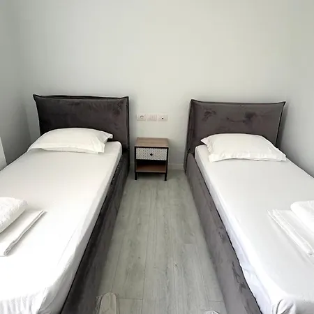Miku Coast Palasë