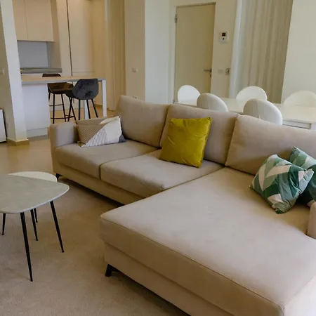 Miku Coast Aparthotel Palasë
