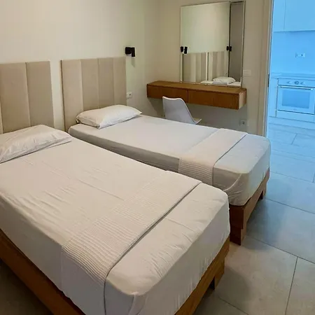 Miku Coast Aparthotel Palasë
