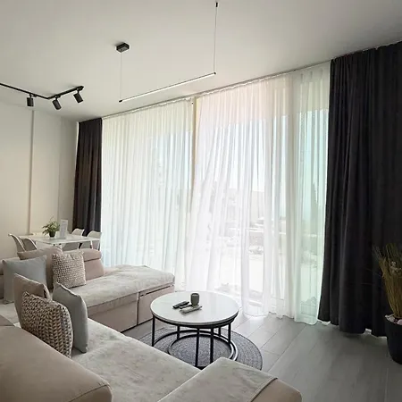 Miku Coast Aparthotel Palasë