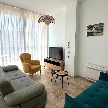 Aparthotel Miku Coast Palasë