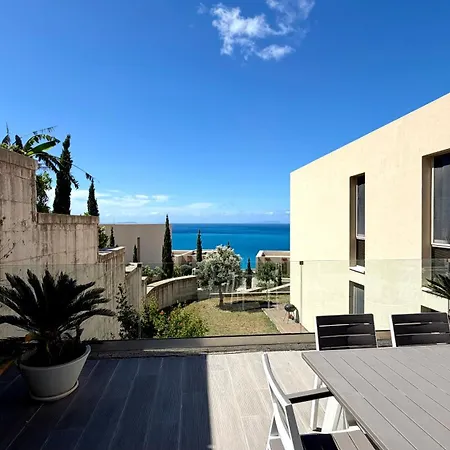 Miku Coast Palasë